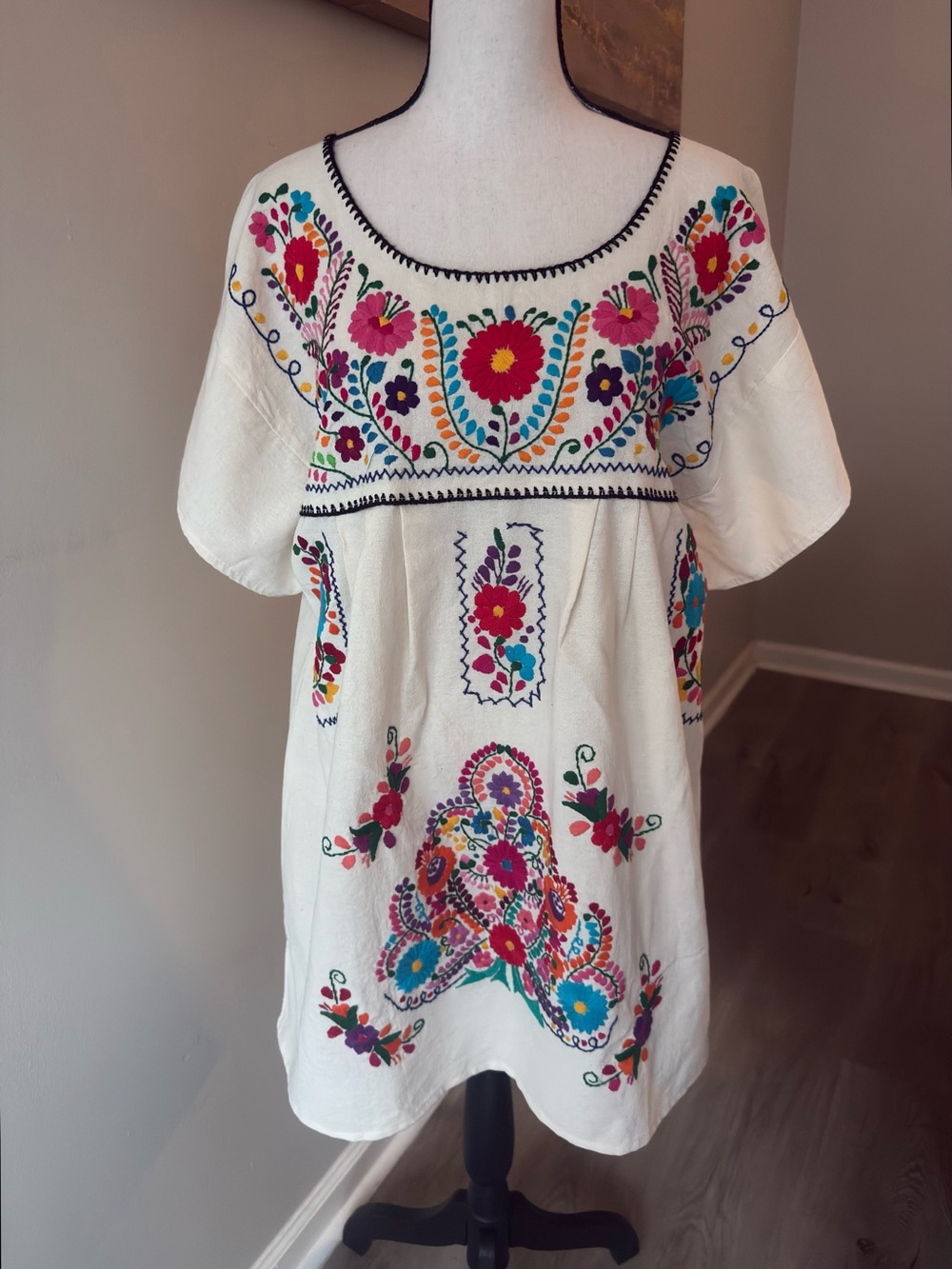 NWOT Hand Embroidered Canvas-Style Huipil Tunic Top XL Floral Folk Art